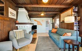 Charming Catalina Gem With Deck Walk To The Beach!